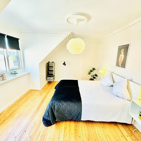 Aday - 1 Bedroom Balcony On The Pedestrian Street In